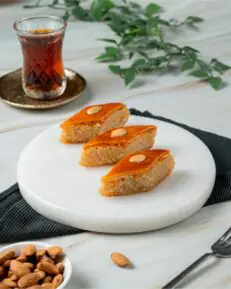 Badamlı Bakı Paxlavası